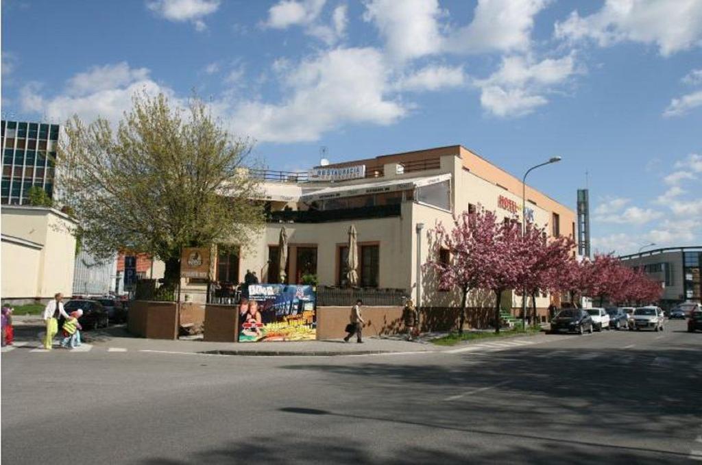Hotel Oko Nitra Exterior photo