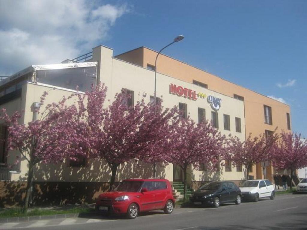 Hotel Oko Nitra Exterior photo